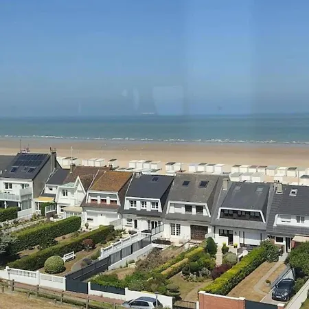 Le Clemenceau Appart-calais Nord-balcon-plage Apartment *