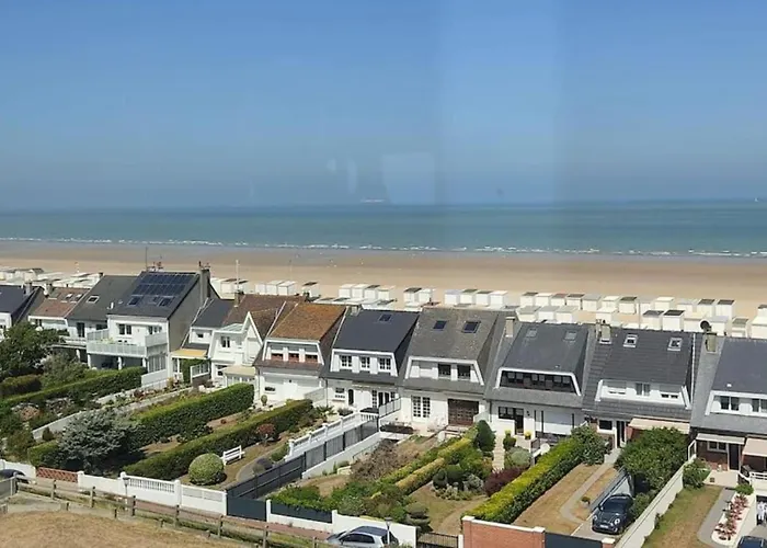 Le Clemenceau Appart-calais Nord-balcon-plage Apartment *